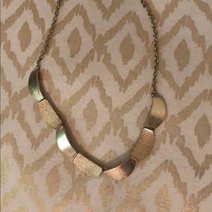 Gold edgy necklace